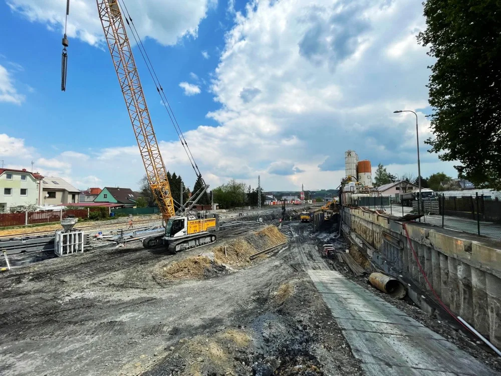 Nový tunel pro automobilovou dopravu v délce 300 metrů vzniká pod železniční tratí v Plzni-Božkově