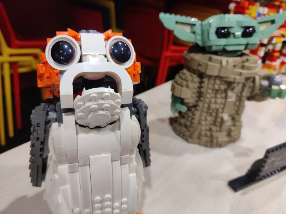 Ať tě provází síla! Plzeň slavila Den Star Wars, přiletěla také flotila vesmírných lodí z kostiček