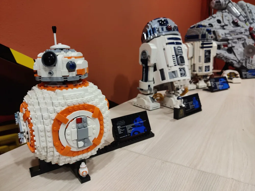Ať tě provází síla! Plzeň slavila Den Star Wars, přiletěla také flotila vesmírných lodí z kostiček