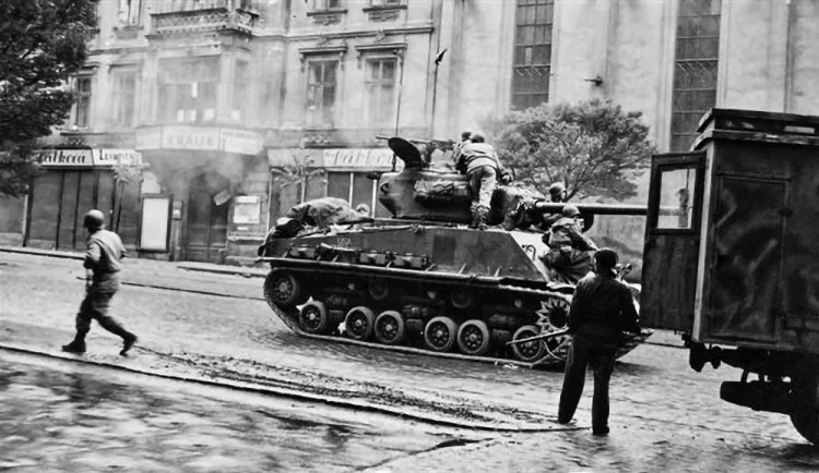 Do Plzně obsazené Němci přijeli Američané ráno 6. května 1945 v 8.15. V ulicích pak vypukly boje
