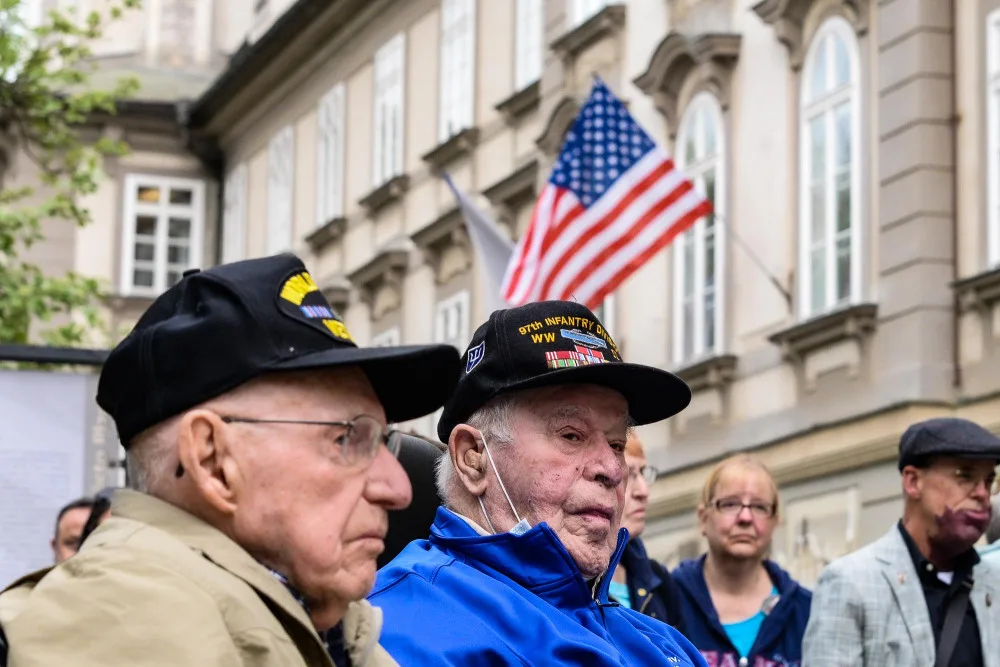 Česko je mým druhým domovem, řekl veterán George Thomson při zahájení výstavy Thank you, boys
