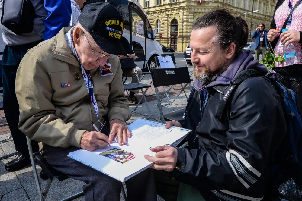 Veteráni vzpomínají na květnové dny roku 1945. Nikdy na vás nezapomene, vzkazují