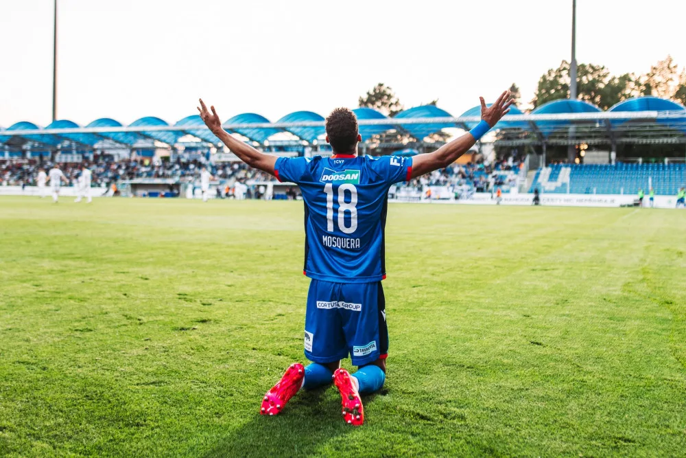 Viktoriáni mají šestý ligový titul díky výhře 2:0 nad Hradcem, Plzeň čekají bouřlivé oslavy