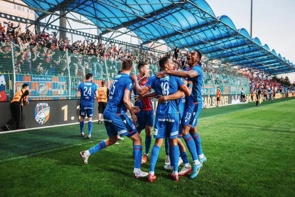 Viktoriáni mají šestý ligový titul díky výhře 2:0 nad Hradcem, Plzeň čekají bouřlivé oslavy