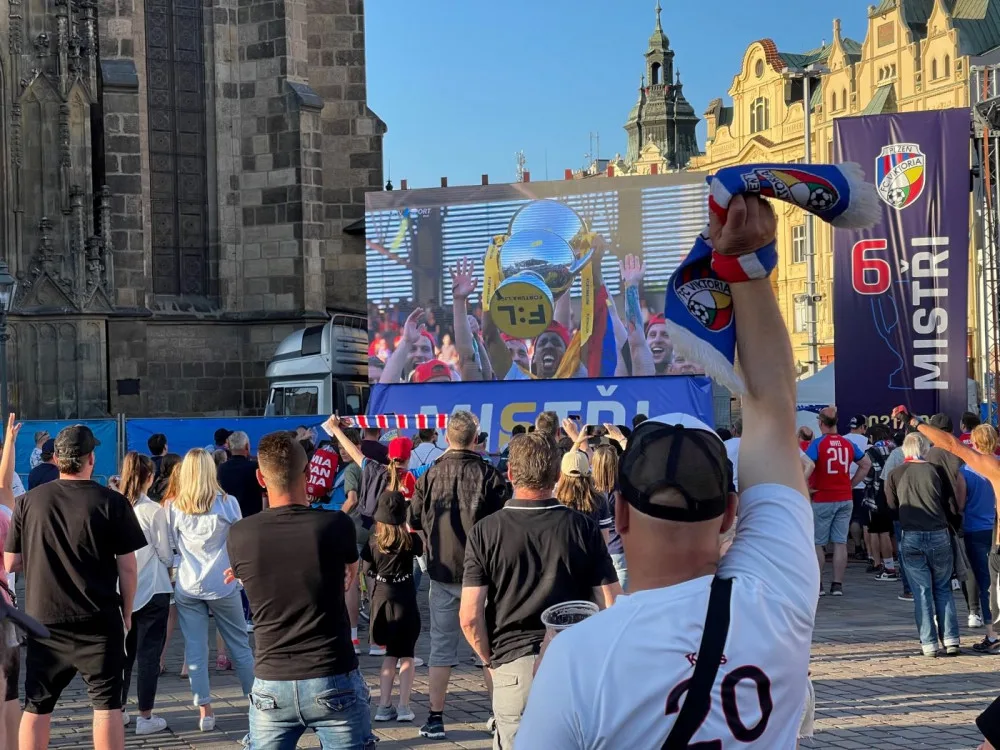 Dobojováno, FC Viktoria Plzeň je ligovým mistrem a ve městě se začíná bouřlivě slavit