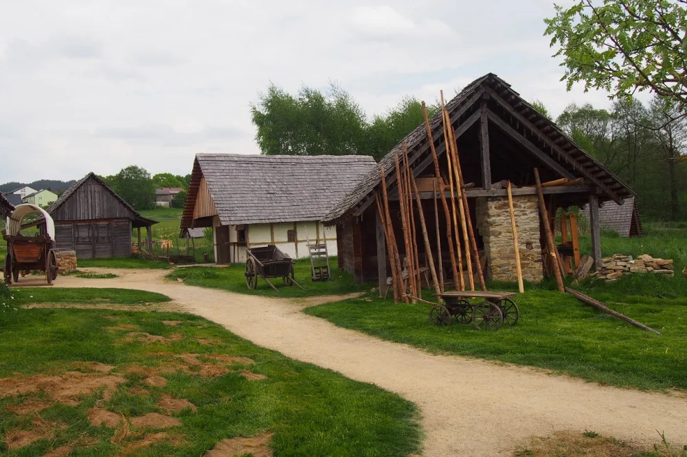 V historickém parku vznikne unikátní přírodní osada s využitím know-how středověkého stavitelství
