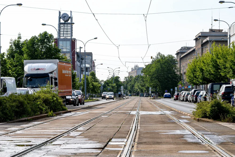 Kilometrový úsek tramvajové trati na Koterovské čeká oprava, stavební práce se dotknou i řidičů aut