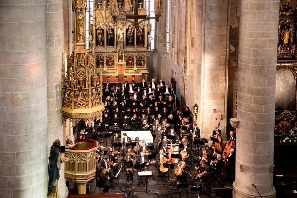 Plzeňská filharmonie zahájí koncertní sezónu v Měšťanské besedě, nově nabídne koncerty v katedrále a synagoze