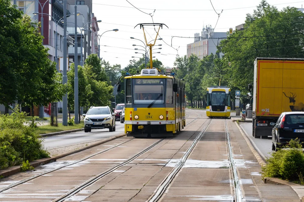 size4-16532292157418-231-kilometrovy-usek-tramvajove-trati-na-koterovske-ceka-oprava-stavebni-prace-se-dotknou-i-ridicu-aut