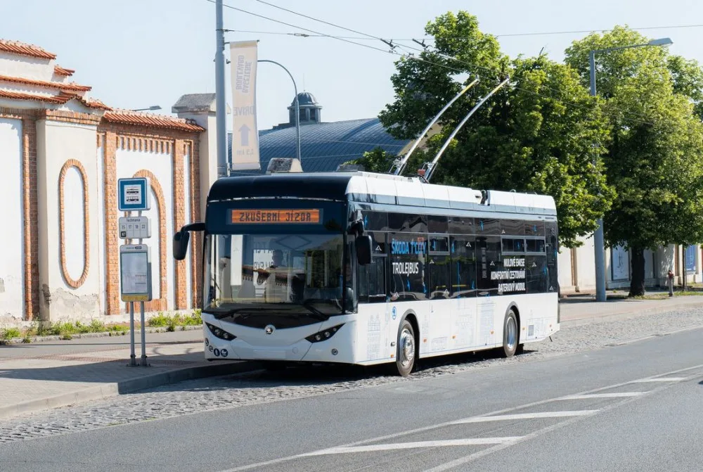 Do plzeňských ulic vyjel zcela nový typ škodováckého trolejbusu a zahájil testování v ostrém provozu