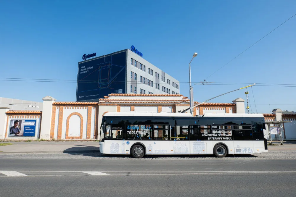 Do plzeňských ulic vyjel zcela nový typ škodováckého trolejbusu a zahájil testování v ostrém provozu