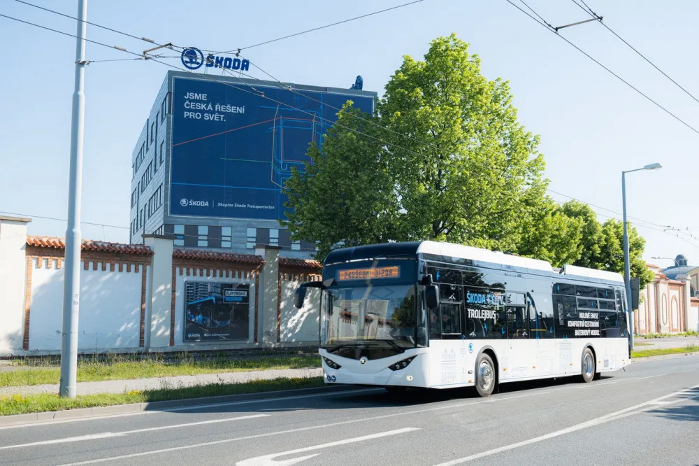 Do plzeňských ulic vyjel zcela nový typ škodováckého trolejbusu a zahájil testování v ostrém provozu