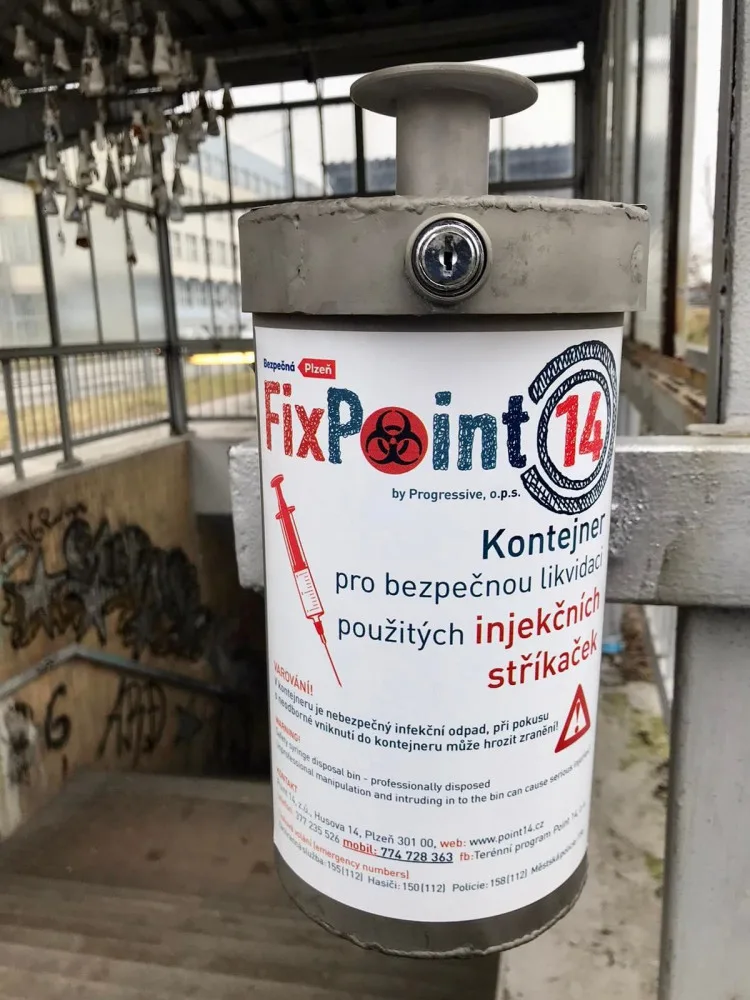 Kontejnery na použité injekční stříkačky se setkaly s úspěchem, umístěné jsou u nádraží nebo u Borského parku