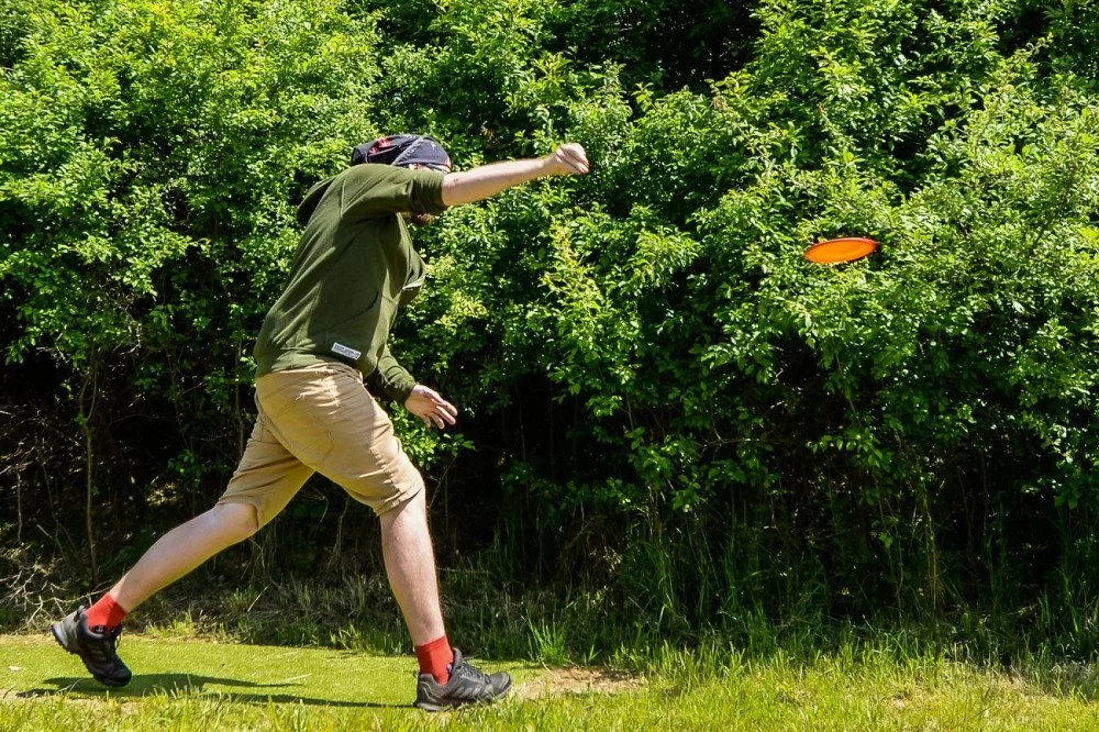 Zájemcům se otevřelo nové discgolfové hřiště, jde o teprve druhé podobné sportoviště v Plzni