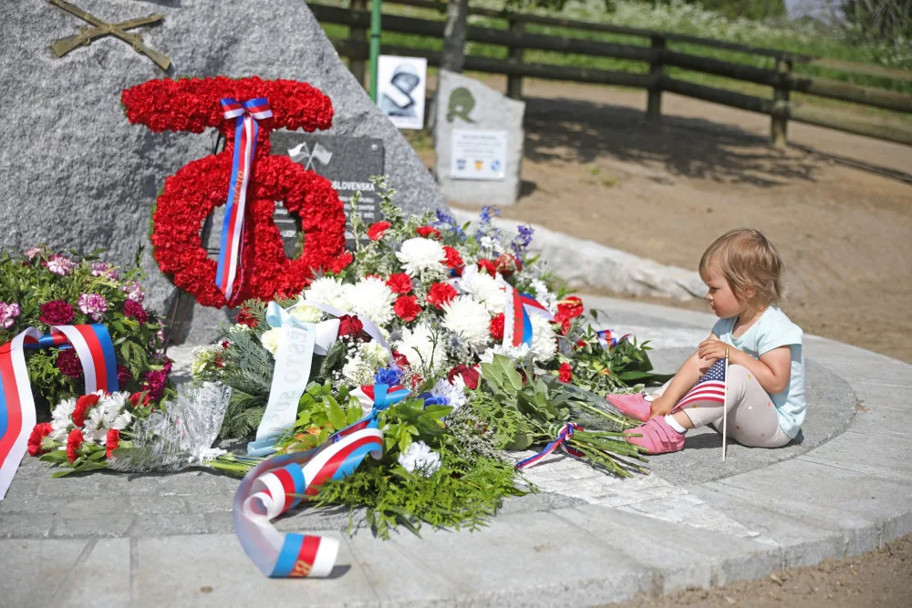 Nový památník připomíná vojáky americké 90. pěší divize
