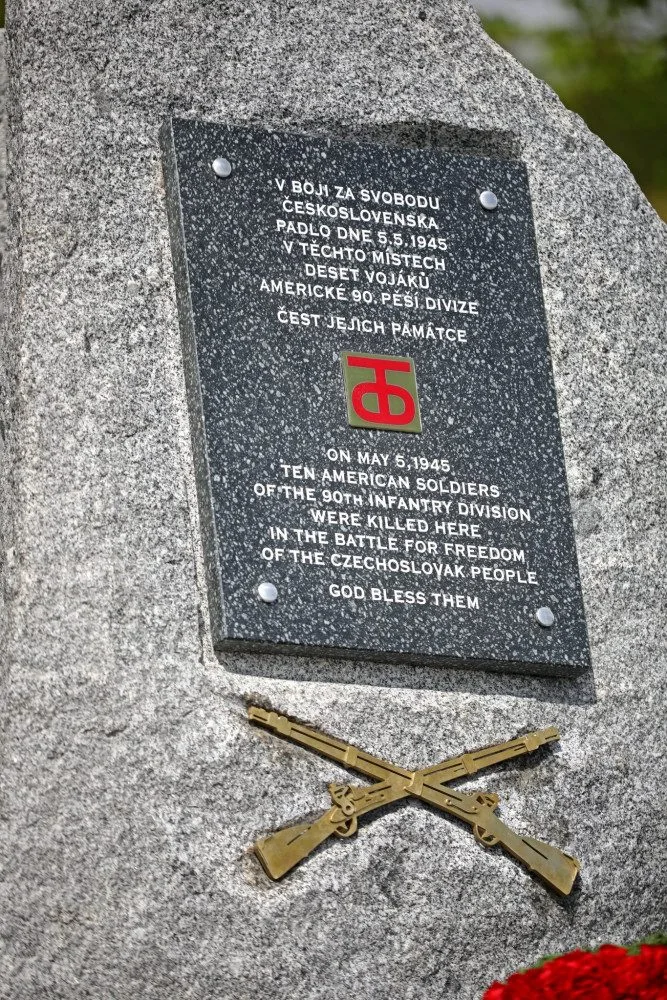 Nový památník připomíná vojáky americké 90. pěší divize