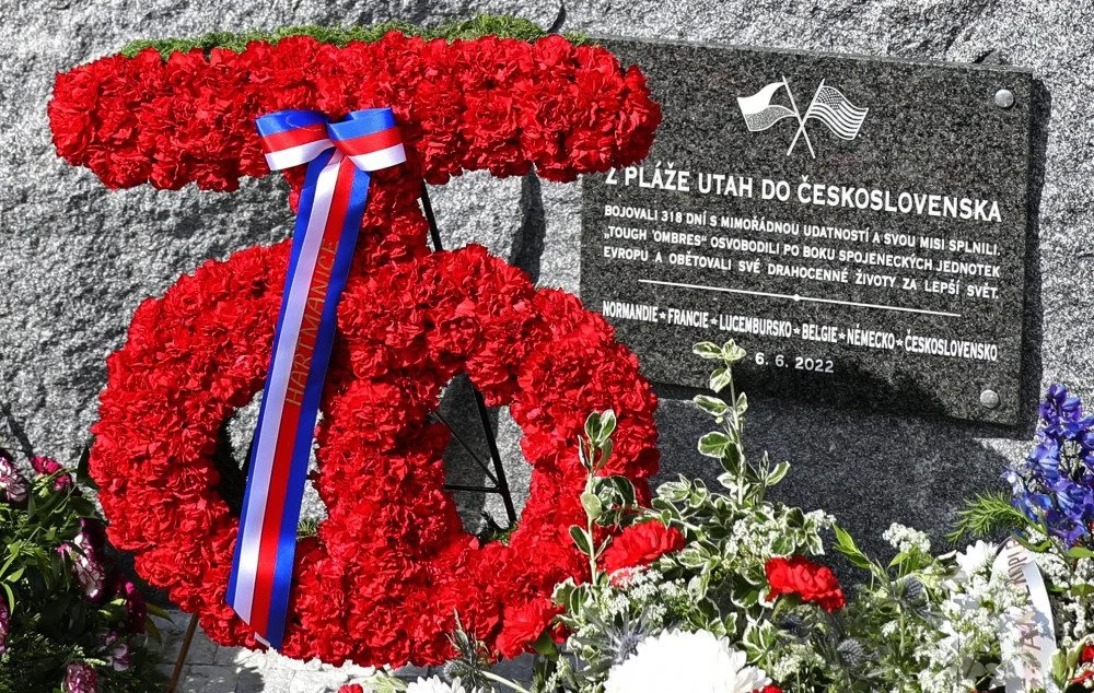 Nový památník připomíná vojáky americké 90. pěší divize