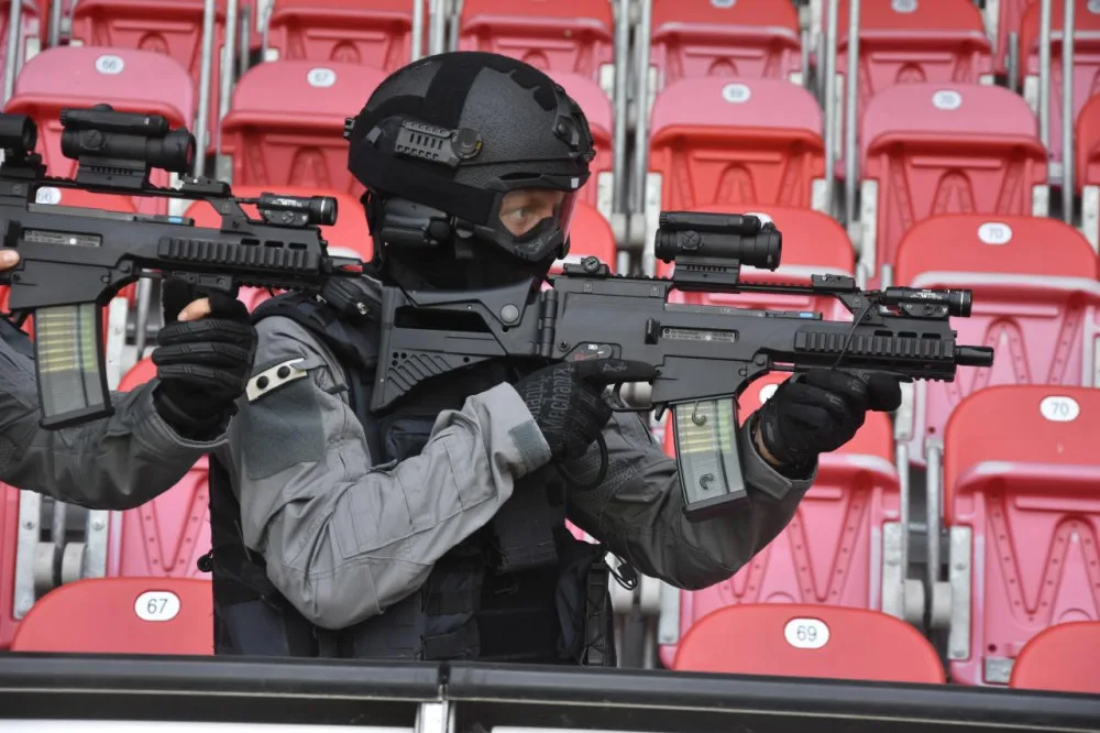 Fotbalový stadion se v rámci cvičení promění v bojiště, stovky policistů i vojáků budou zasahovat proti střelcům