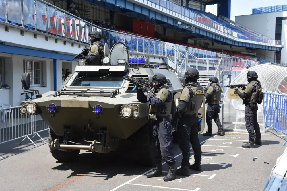 Fotbalový stadion se v rámci cvičení promění v bojiště, stovky policistů i vojáků budou zasahovat proti střelcům