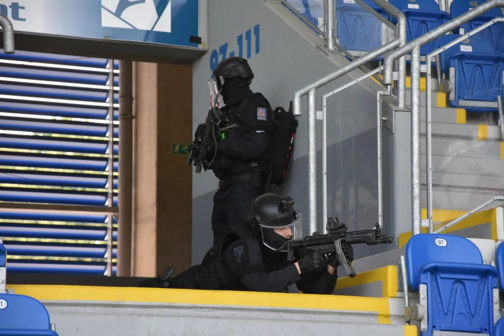 Fotbalový stadion se v rámci cvičení promění v bojiště, stovky policistů i vojáků budou zasahovat proti střelcům