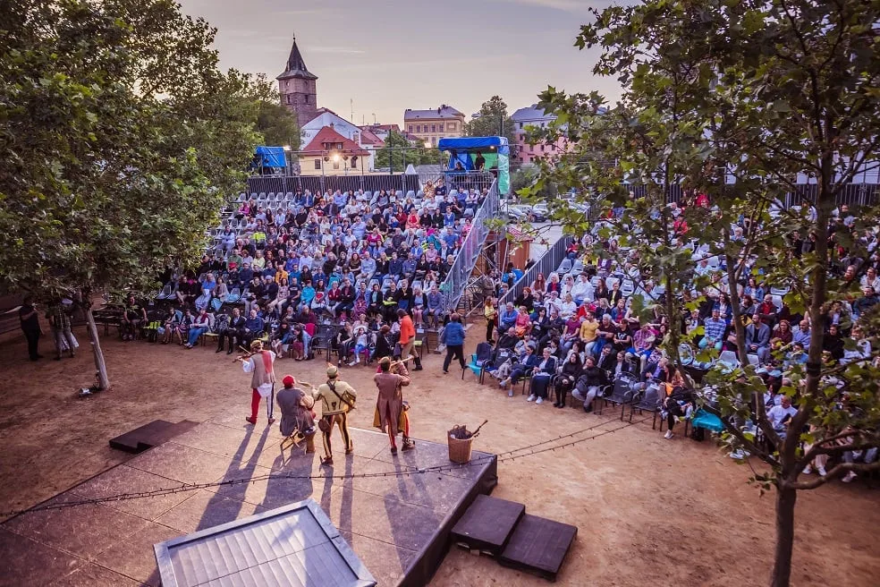 Západočeskou metropoli ovládne festival Divadelní léto, nabídne hlediště pro 500 diváků