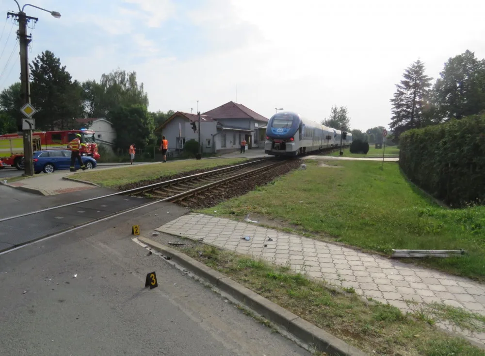 Nehoda se stalo na železničním přejezdu v Tlučné na Plzeňsku