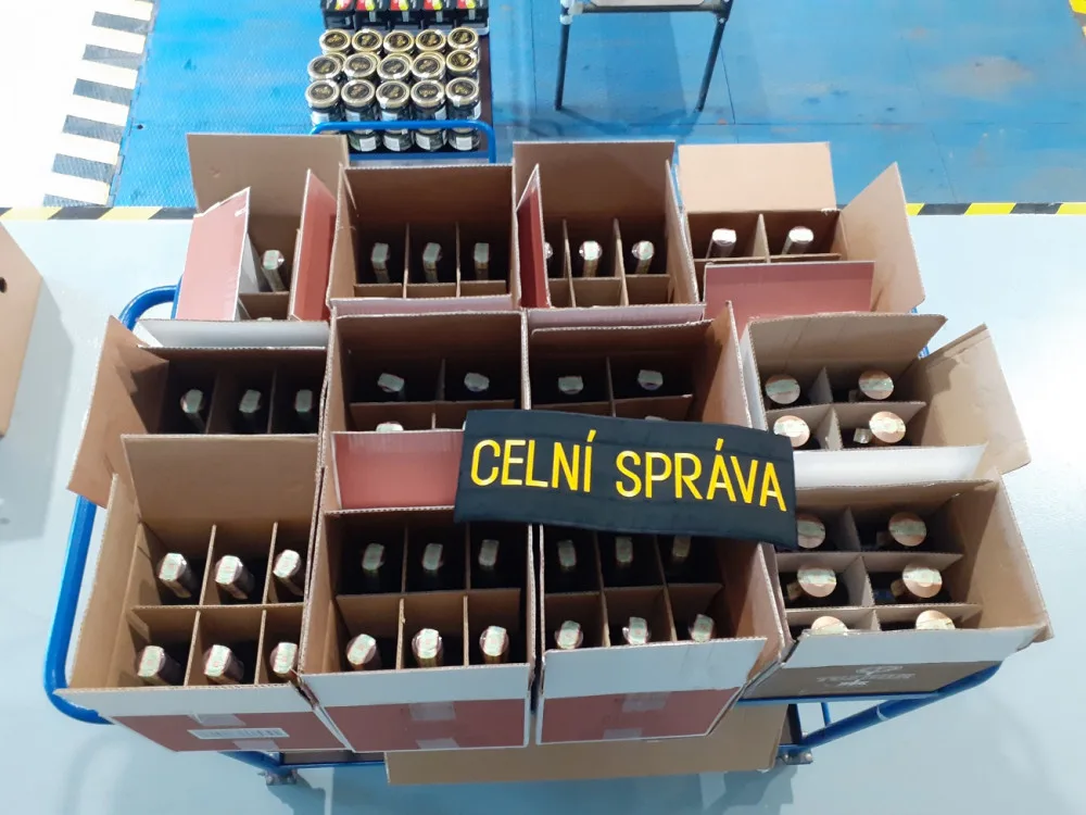 Řidič s moldavskou značkou pašoval cigarety a alkohol, namířeno měl do Francie