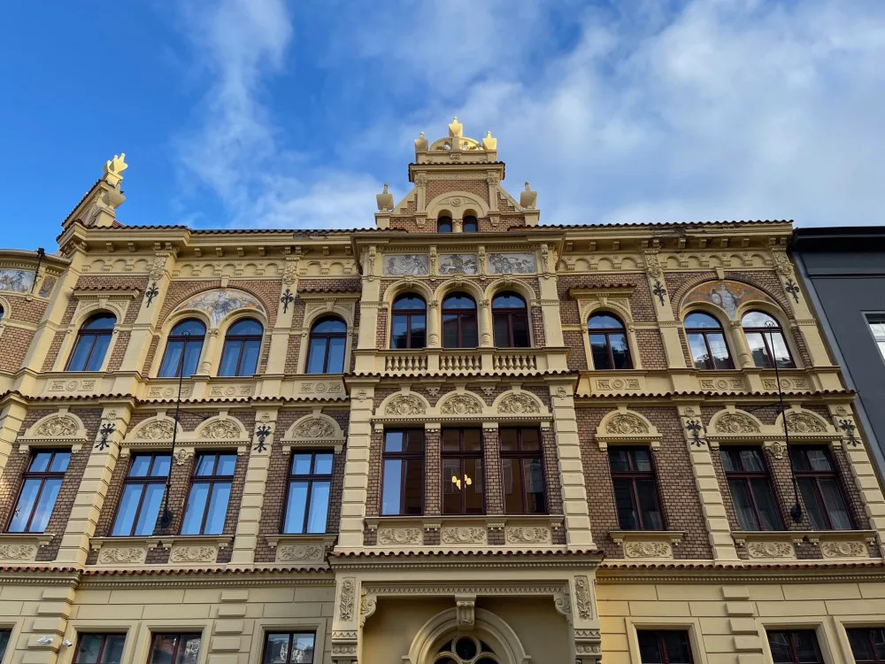 Tento dům na rohu Petákovy a Jagellonské ulice také vybudoval Rudolf Štech