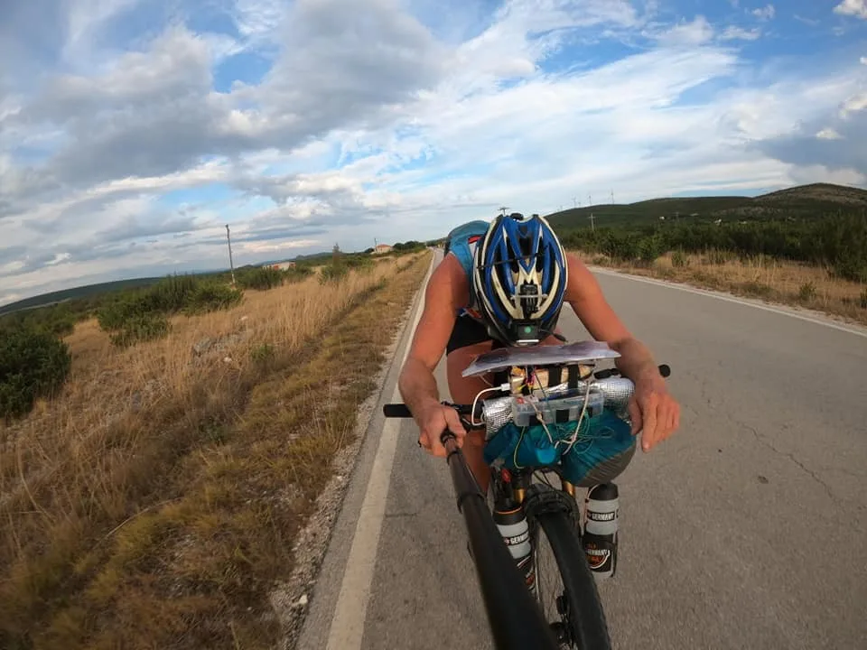 Extrémní biker Martin Vít stráví na závodech celé dny, s sebou má jen kolo, spacák a trochu zásob