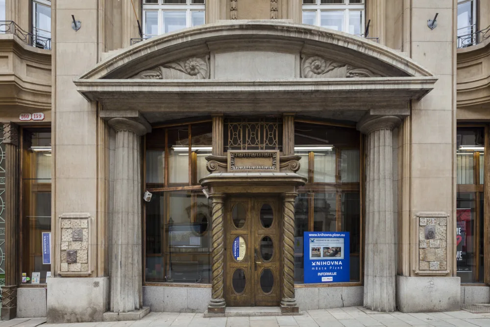 Ústřední knihovna v ulici Bedřicha Smetany, foto: Plzeňský architektonický manuál/ Petr Jehlík