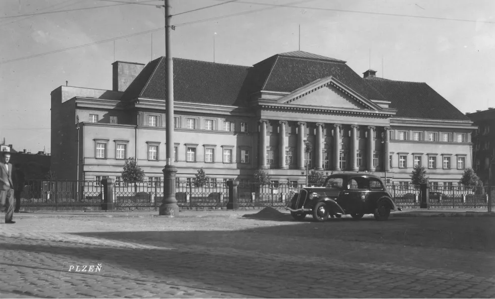 Městské lázně ve 30. letech, zdroj: Archiv Majáku Plzně