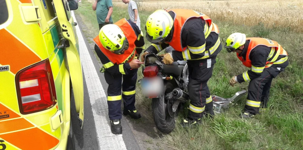 Hasiči zasahovali u nehody motorkáře poblíž Chotěšova