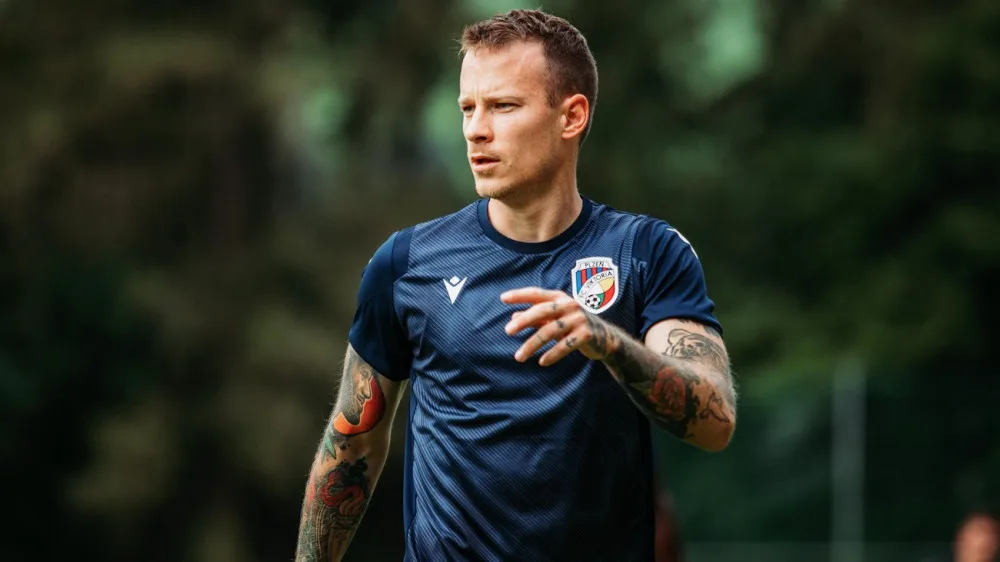 Záložník Sýkora bude i v nadcházející sezoně oblékat dres Plzně, podepsal smlouvu na tři roky