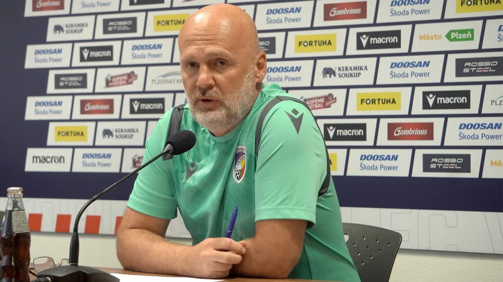 Chceme postoupit do základní skupiny evropských pohárů, říká trenér mistrovské Plzně