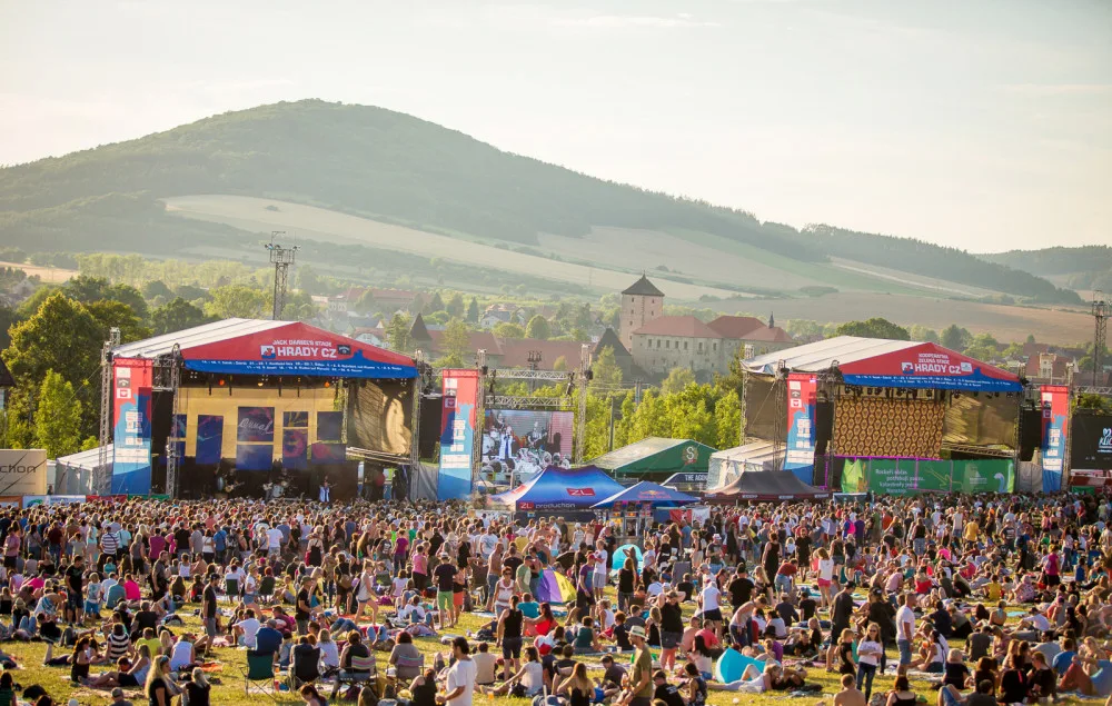SOUTĚŽ: Vyhrajte volňásky na hudební festival Hrady CZ na Švihově