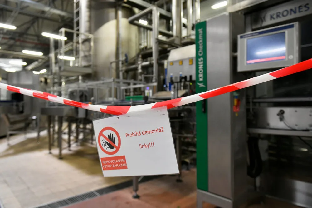 Linka na PET lahve v pivovaru Plzeňský Prazdroj se v těchto dnech demontuje