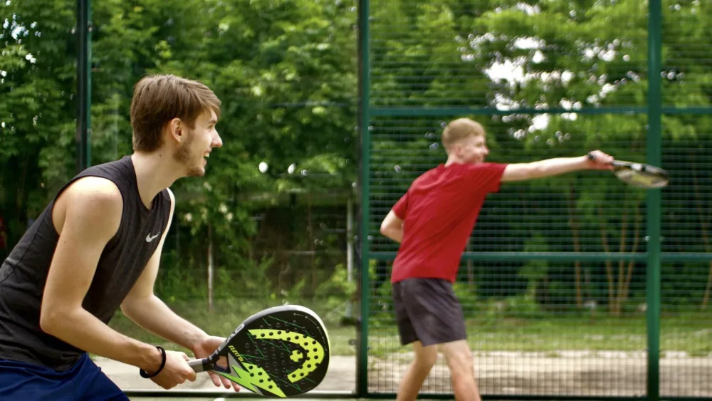 Padel si na západě Čech zahrajete jedině v Klatovech, kde vyrostl nový unikátní kurt