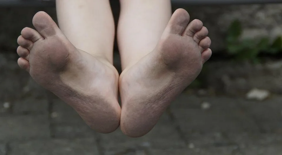 Kolem domu se procházela nahá žena, policistům tvrdila, že jí je doma vedro