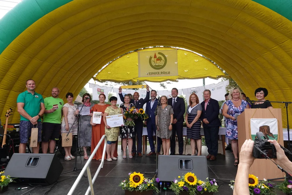 Vesnicí roku Plzeňského kraje je Kařez, porota ocenila hlavně úzkou spolupráci s místními podnikateli a spolky