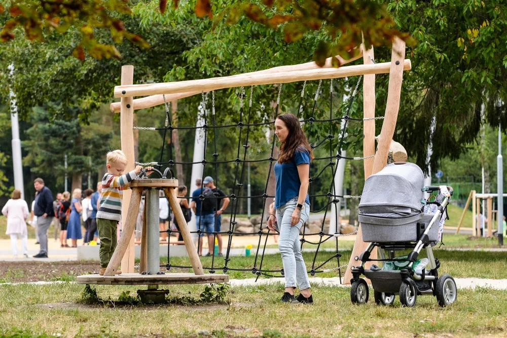 Park za OC Plaza prošel rozsáhlou proměnou za 46 milionů, nabízí sport, relax i kulturu