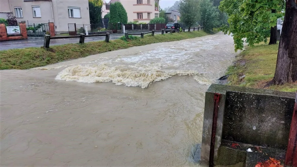 Silný déšť na Plzeňsku stále zvedá hladiny menších řek, Klabava je na třetím stupni a i nadále stoupá