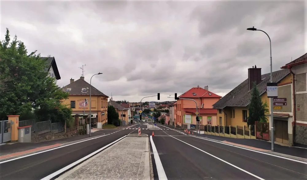 Domažlická ulice krátce po ukončení rekonstrukce