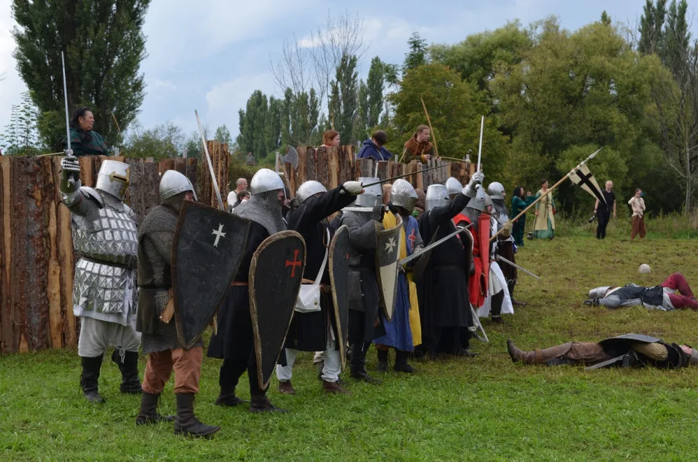Avizovaná pompézní akce skončila totálním fiaskem, Templářský víkend naštval diváky i trhovce