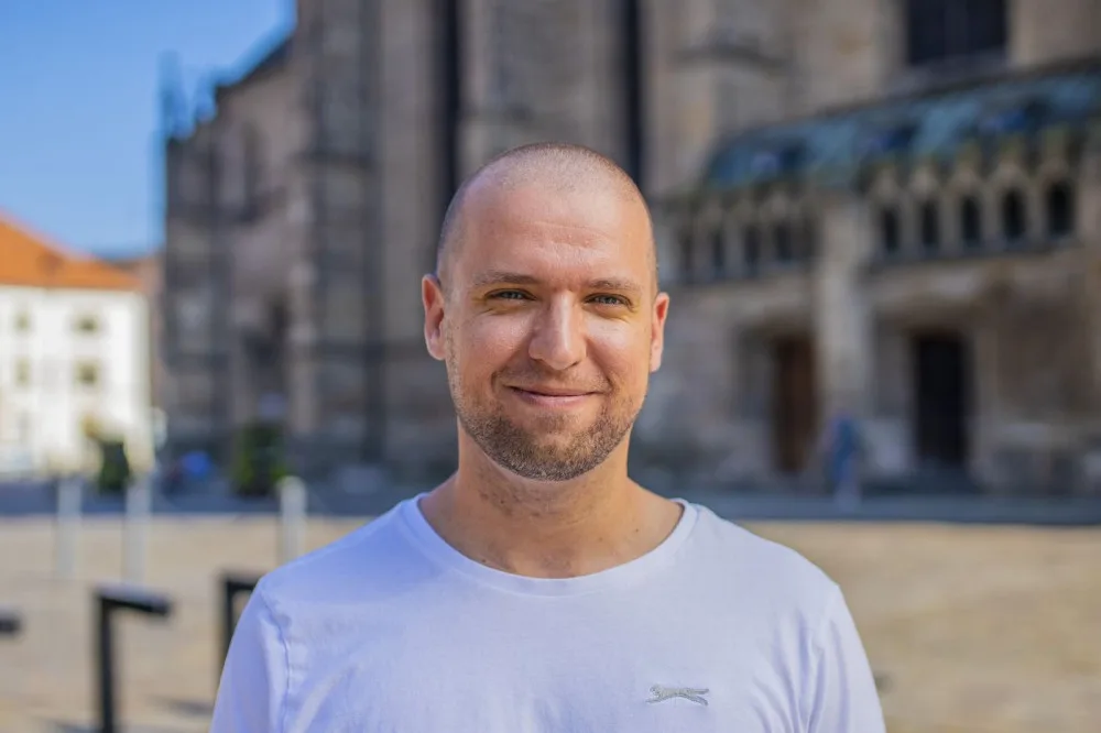 Lídr Přísahy Petr Denk se stal vítězem ankety Plzeňské Drbny, ve které se hlasovalo o tom, kdo by se měl podle čtenářů stát po podzimních komunálních volbách primátorem Plzně