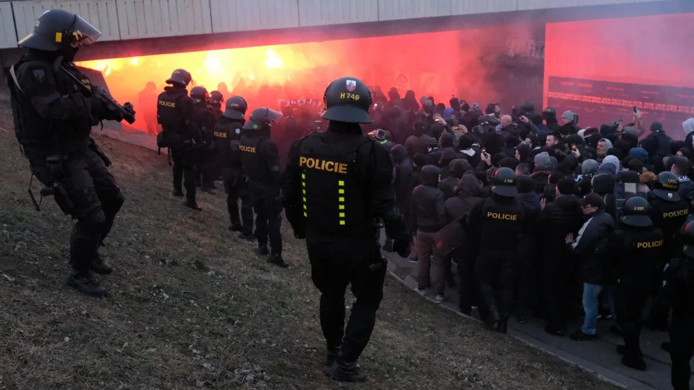 Policie v Plzni umí zvládnout i hodně problémové zahraniční fanoušky