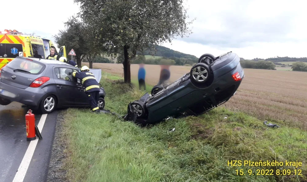 Dva osobní automobily se střetly na silnici poblíž Rabí na Klatovsku