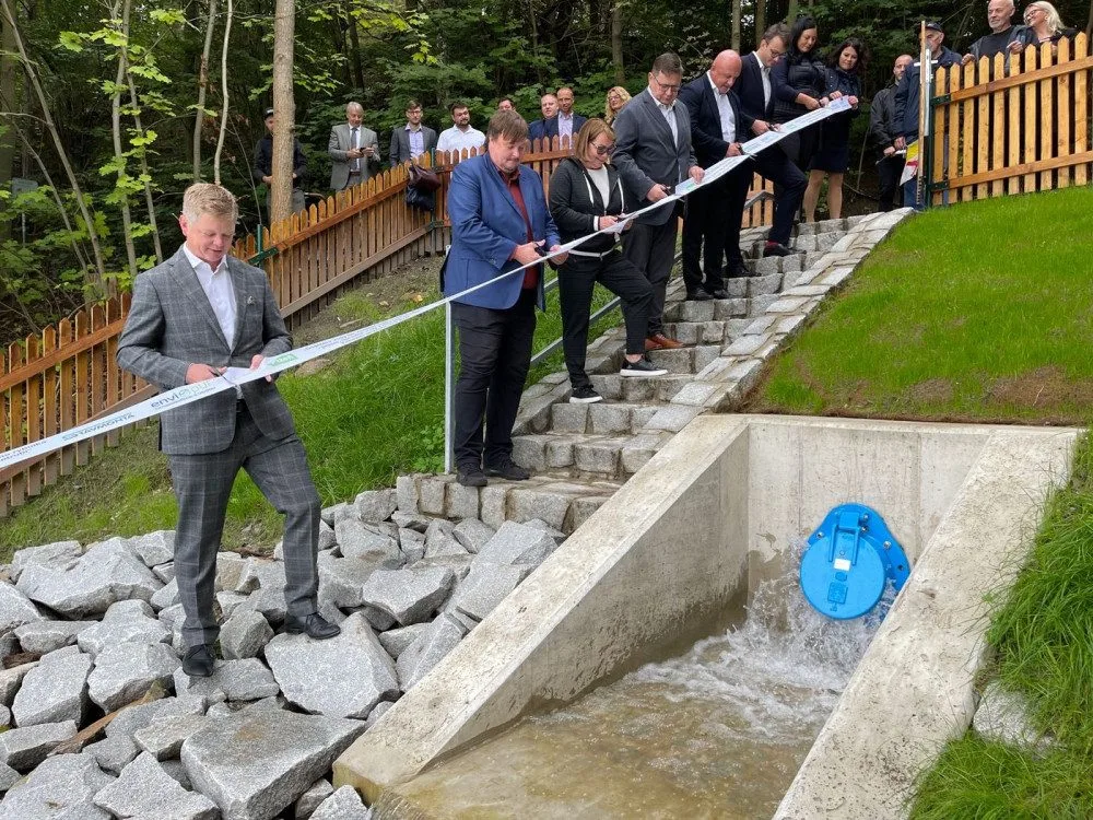 Do vysychajícího Boleváku začala proudit voda z řeky Berounky, denně tam přiteče objem 250 cisteren