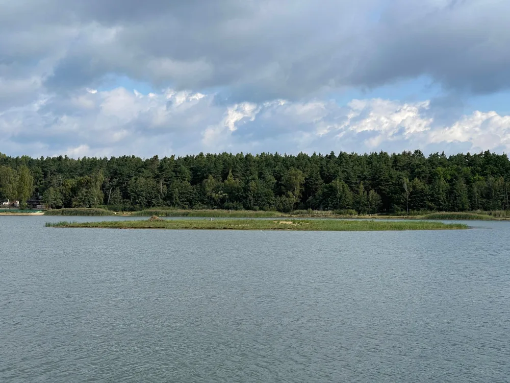 Ostrov na vysychajícím Boleváku byl dříve pod hladinou