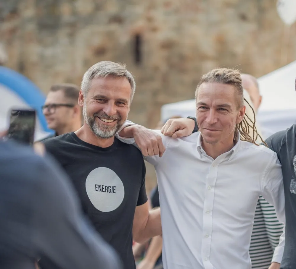 Lídr plzeňské pirátské kandidátky Pavel Bosák a předseda Pirátů Ivan Bartoš