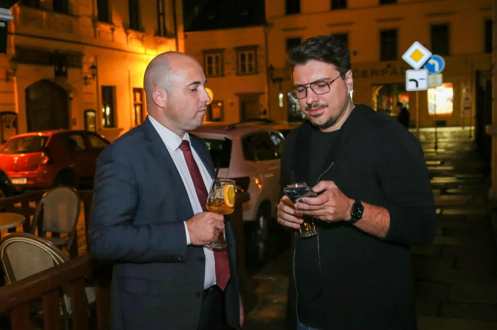 Lídr ANO Roman Zarzycký se starostou MO Plzeň Doubravka Tomášem Soukupem, který drtivě zvítězil ve svém obvodu